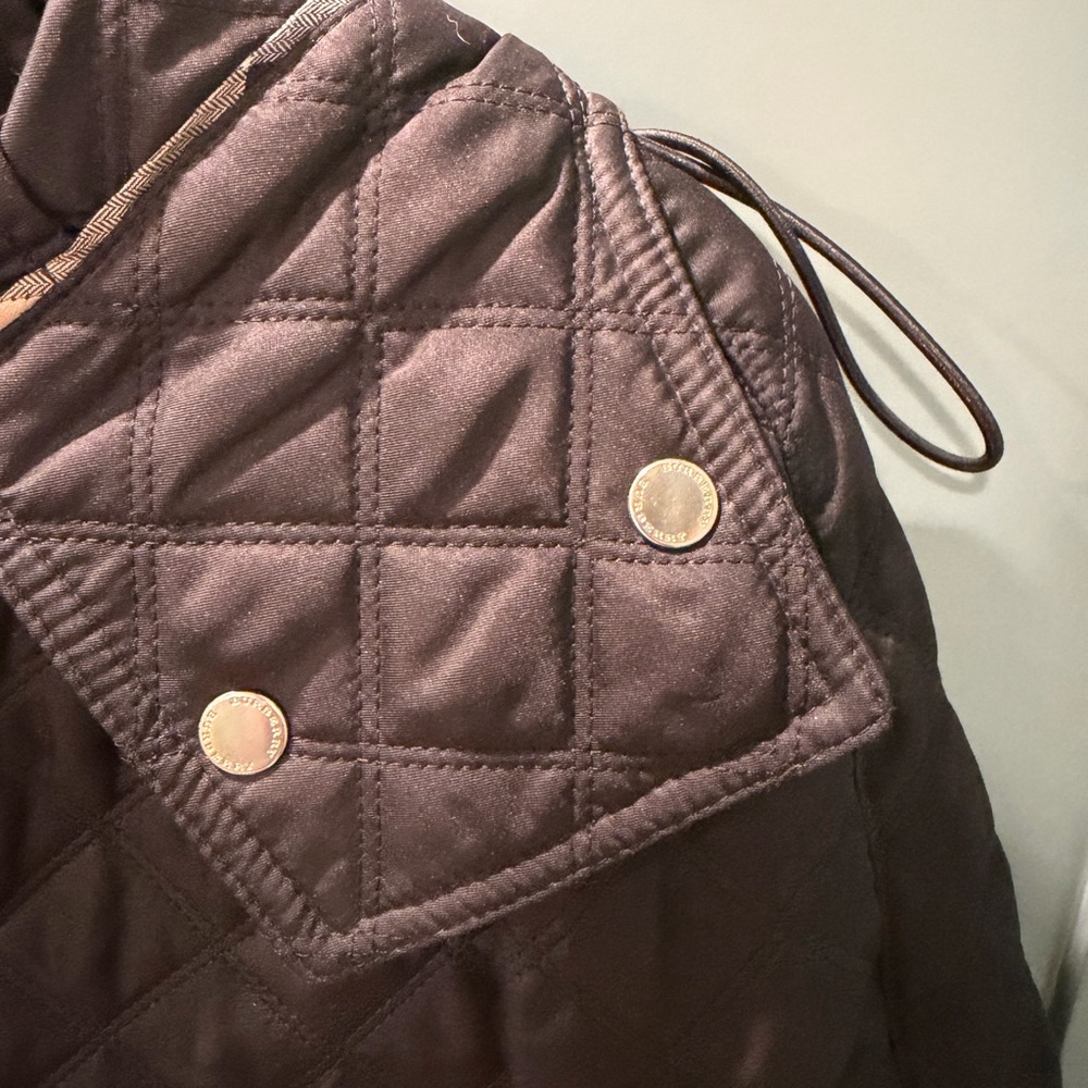 Burberry Women's Quilted Short Black Jacket - Picture 2 of 8
